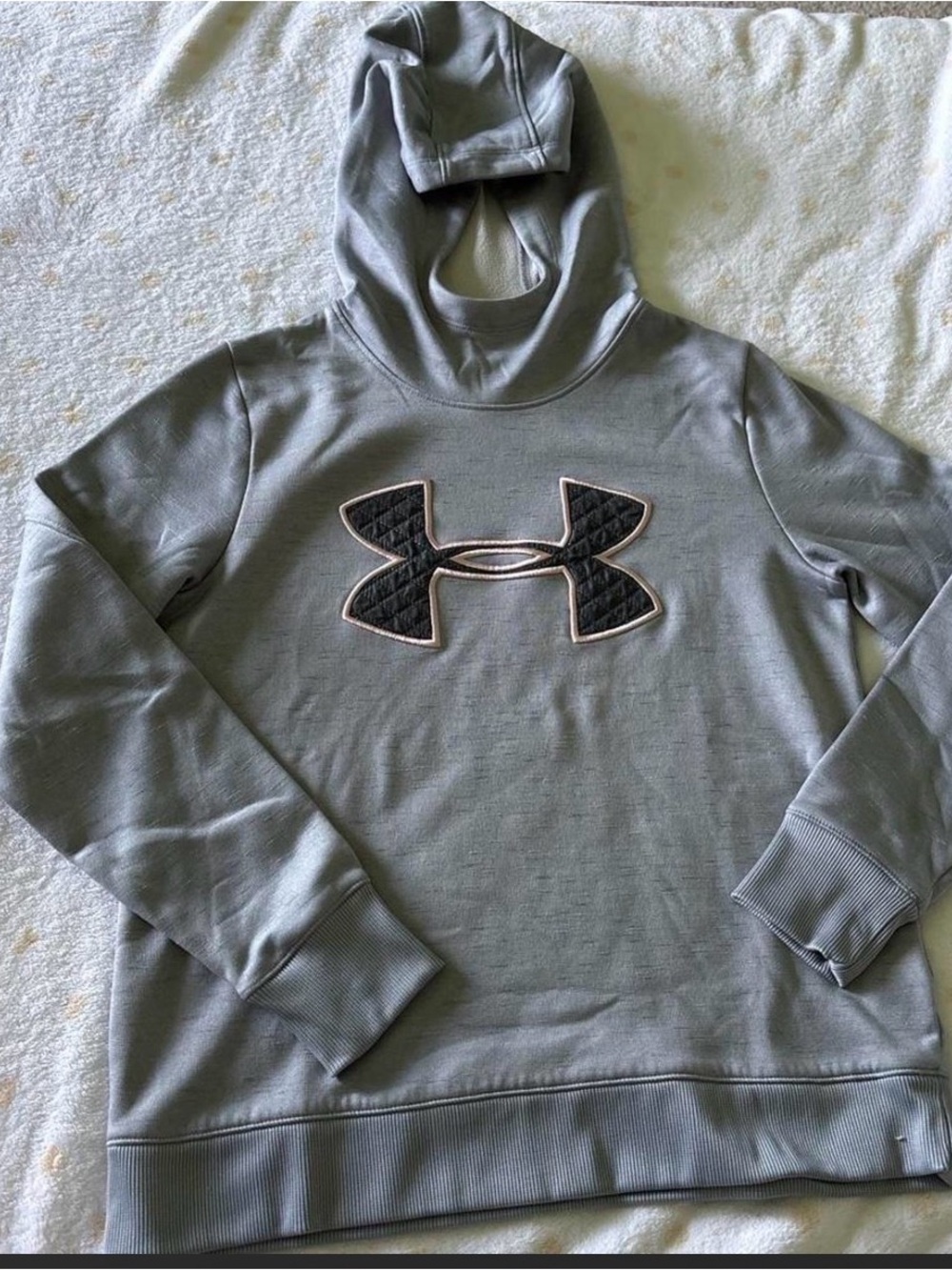 Under Armour Women's Gray Crewneck Sweatshirt with Quilted Black Logo
